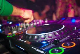 Live Band or DJ: A Must-See Event Planning Comparison